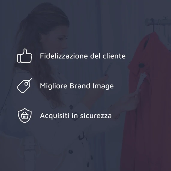 donna scansiona qr code in negozio con smartphone e icone vantaggi