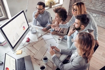 team di persone in ufficio