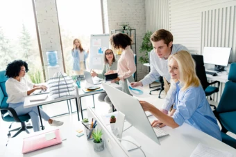 team di persone in ufficio