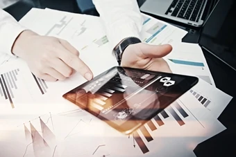 woman displays analysis data from tablet