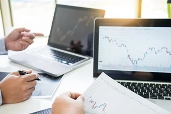 a banking agent is calculating financial rates