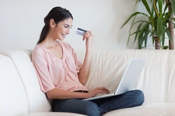 girl buys online via laptop
